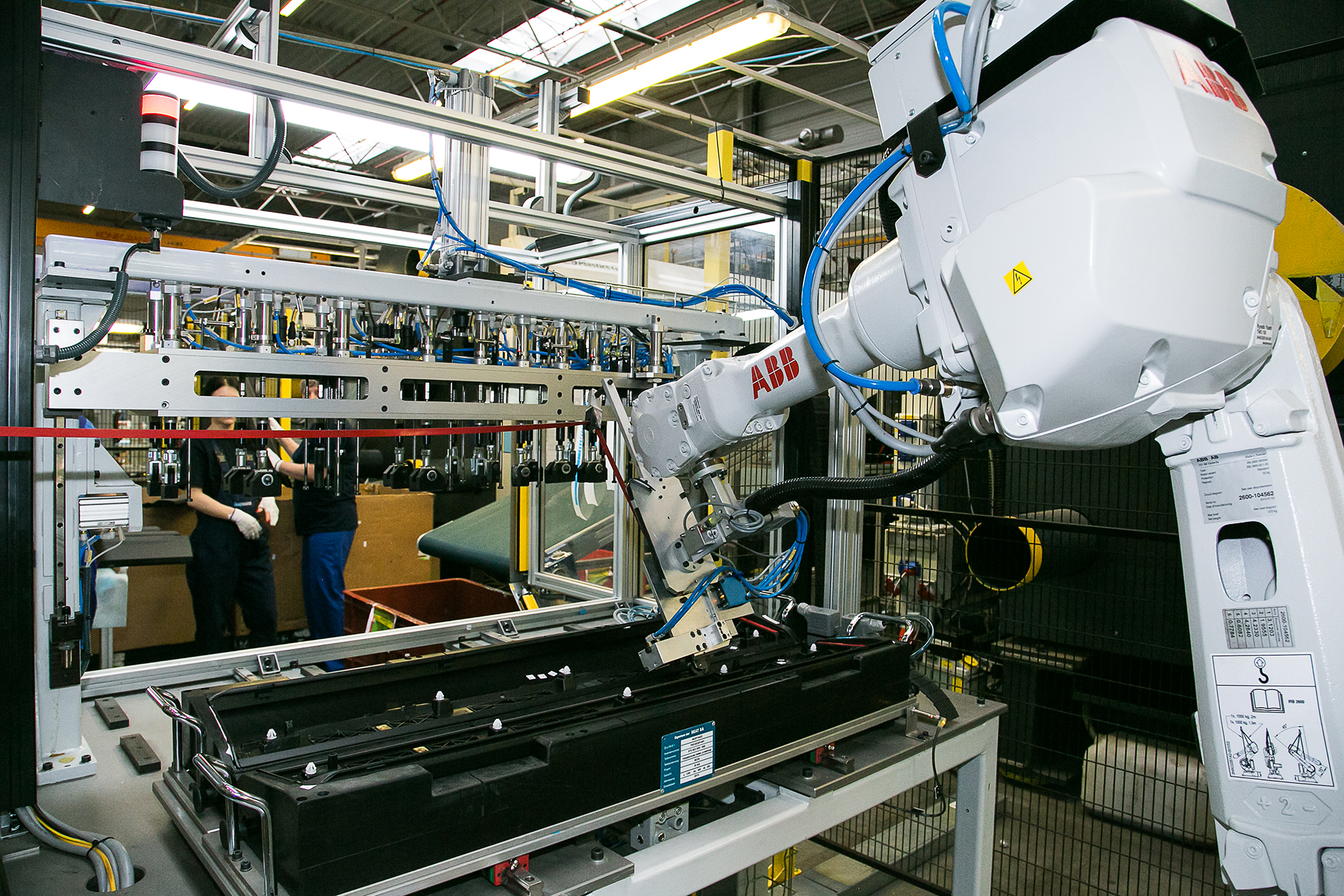 Robot ABB w jednym z zakładów Knauf Industries.