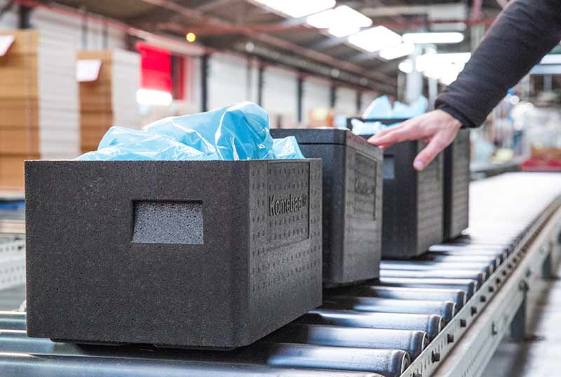 A embalagem Komebac® facilita a logística de transporte interno e gestão de resíduos de embalagem.